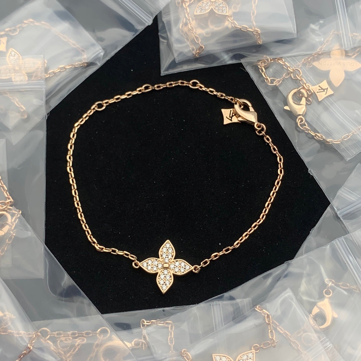 LuxluxHouse Low Price And High Quality Accessories Louis Vuitton