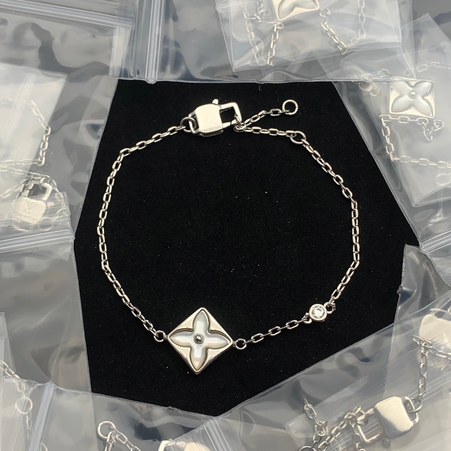 LuxluxHouse Low Price And High Quality Accessories Louis Vuitton