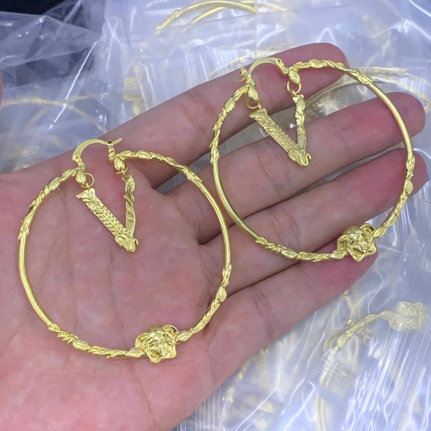 LuxluxHouse Low Price And High Quality Accessories Versace