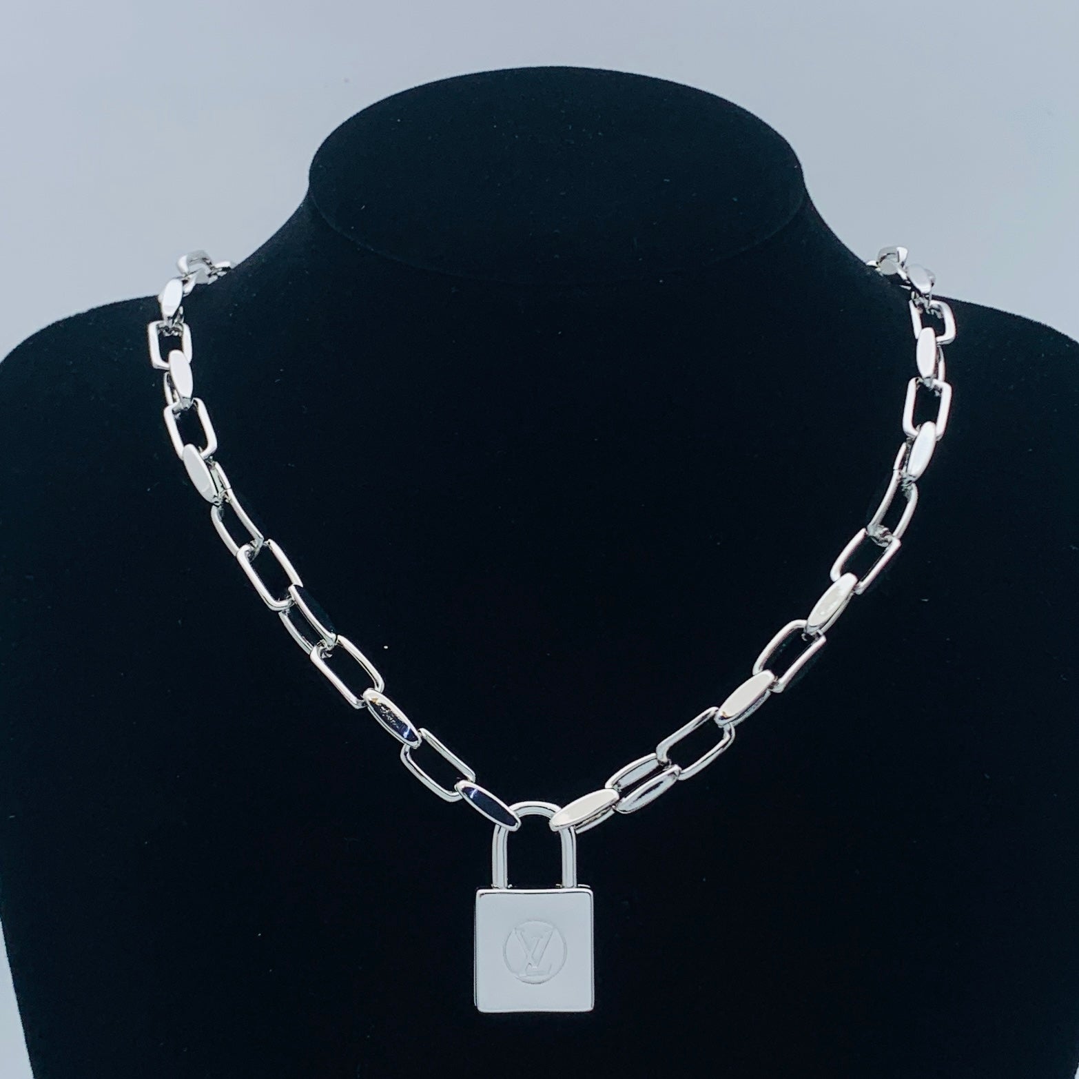 LuxluxHouse Low Price And High Quality Accessories Louis Vuitton