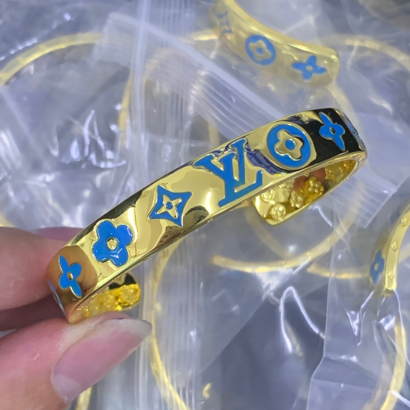 LuxluxHouse Low Price And High Quality Accessories Louis Vuitton