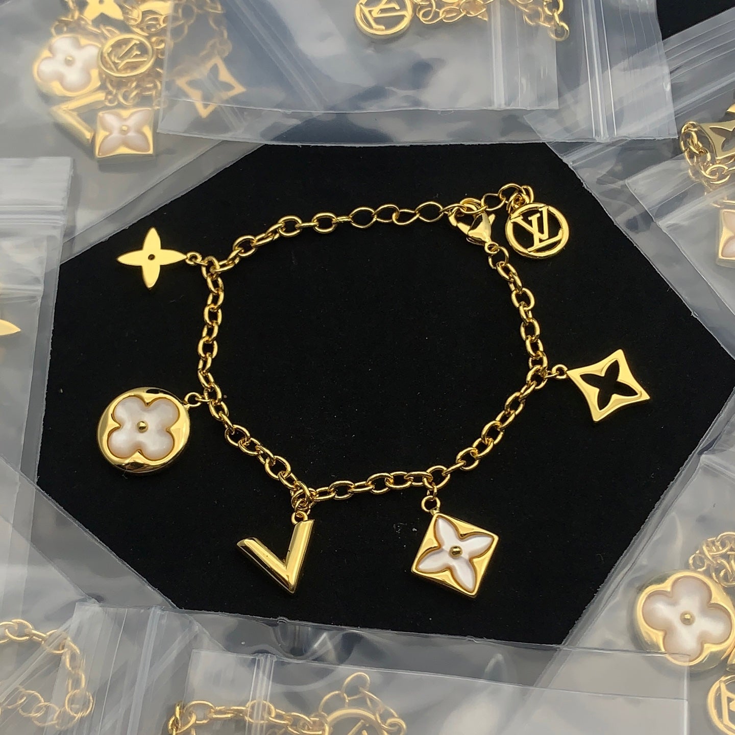 LuxluxHouse Low Price And High Quality Accessories Louis Vuitton