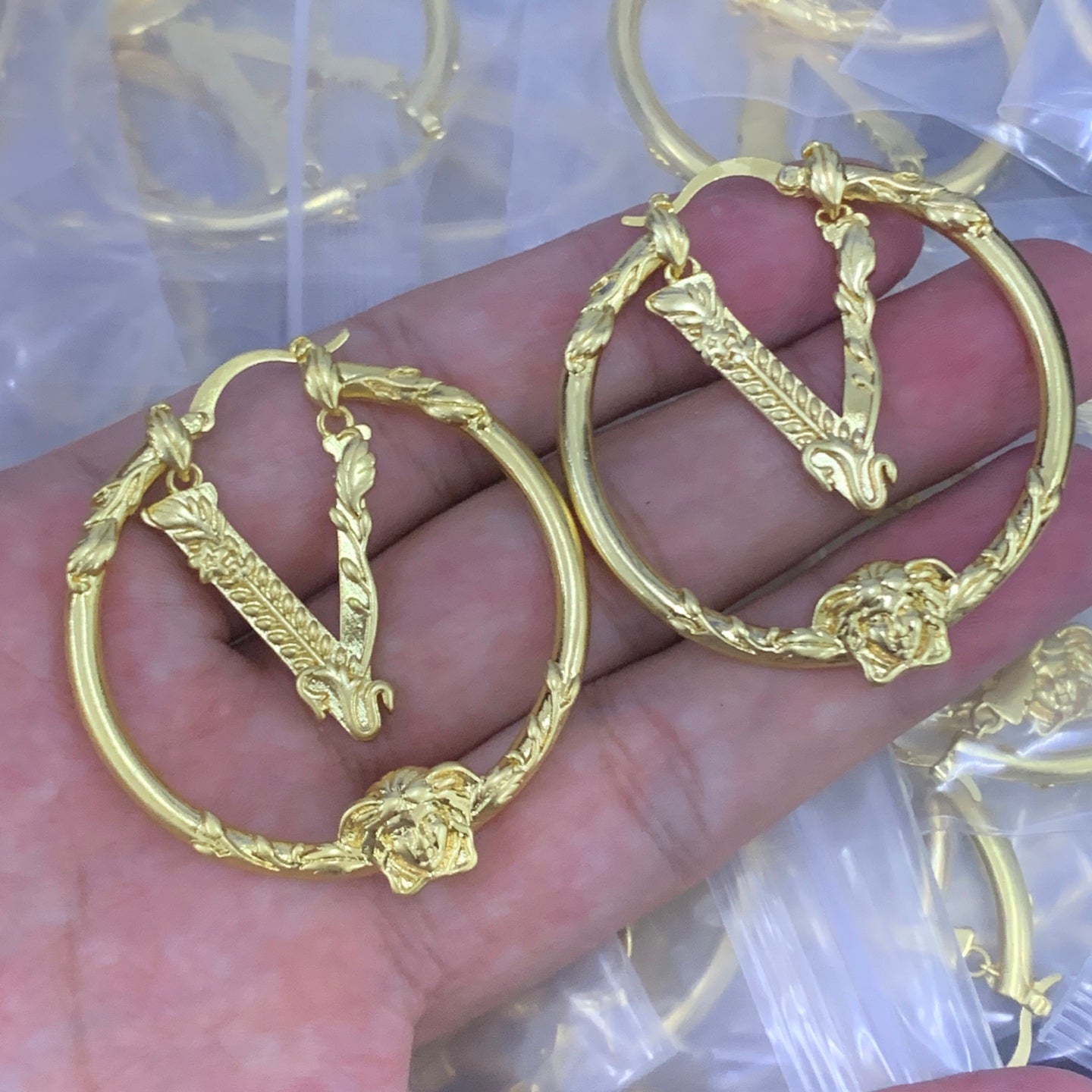 LuxluxHouse Low Price And High Quality Accessories Versace