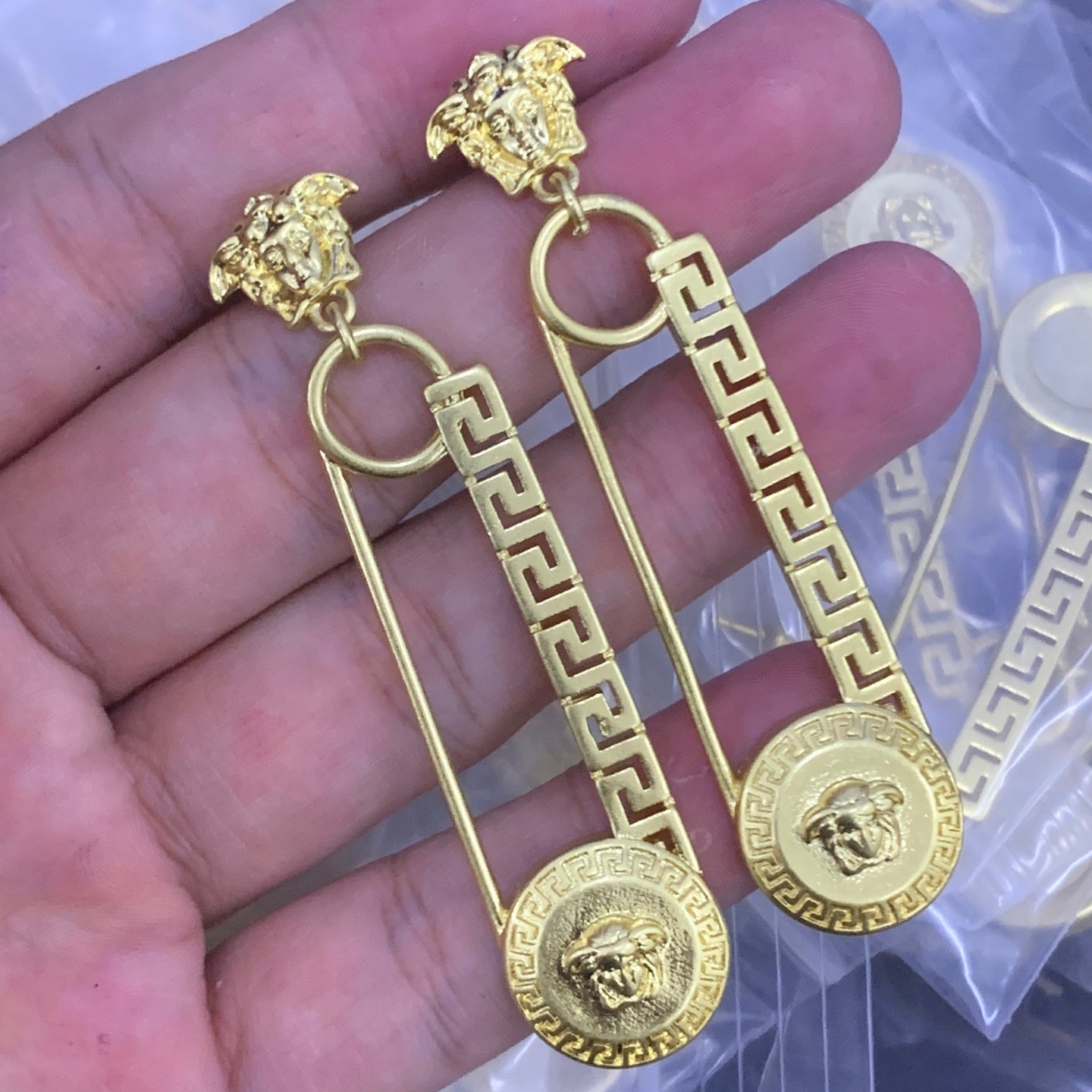 LuxluxHouse Low Price And High Quality Accessories Versace