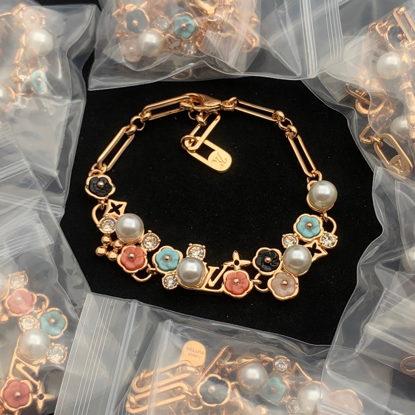 LuxluxHouse Low Price And High Quality Accessories Louis Vuitton
