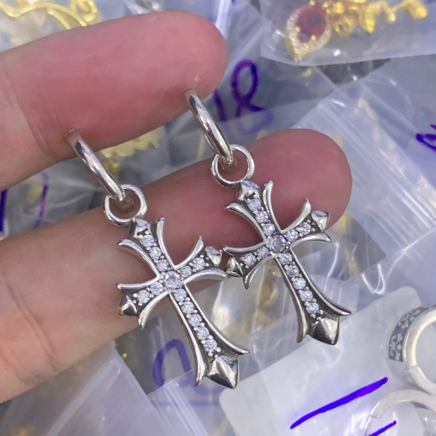 LuxluxHouse Low Price And High Quality Accessories Chrome Hearts