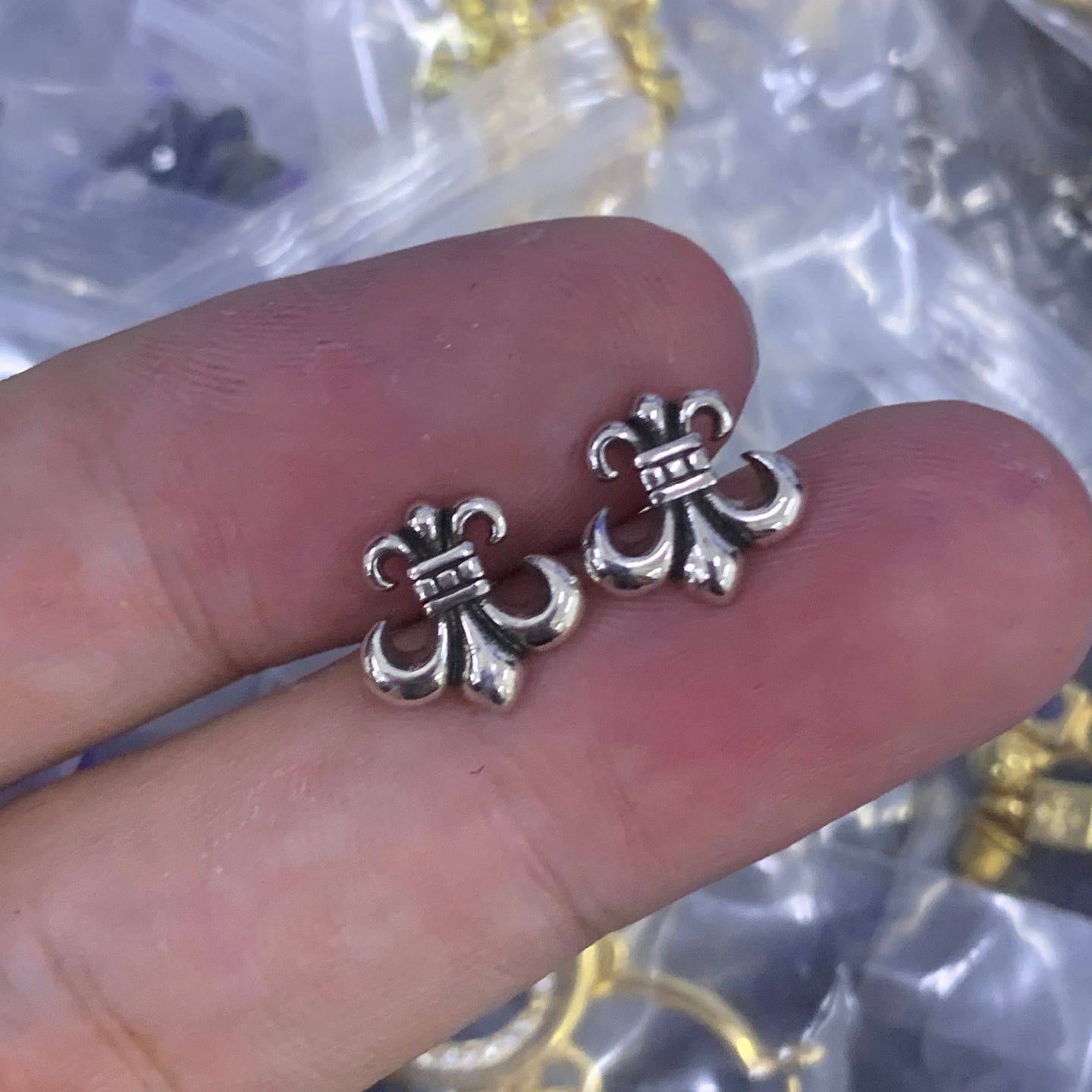 LuxluxHouse Low Price And High Quality Accessories Chrome Hearts