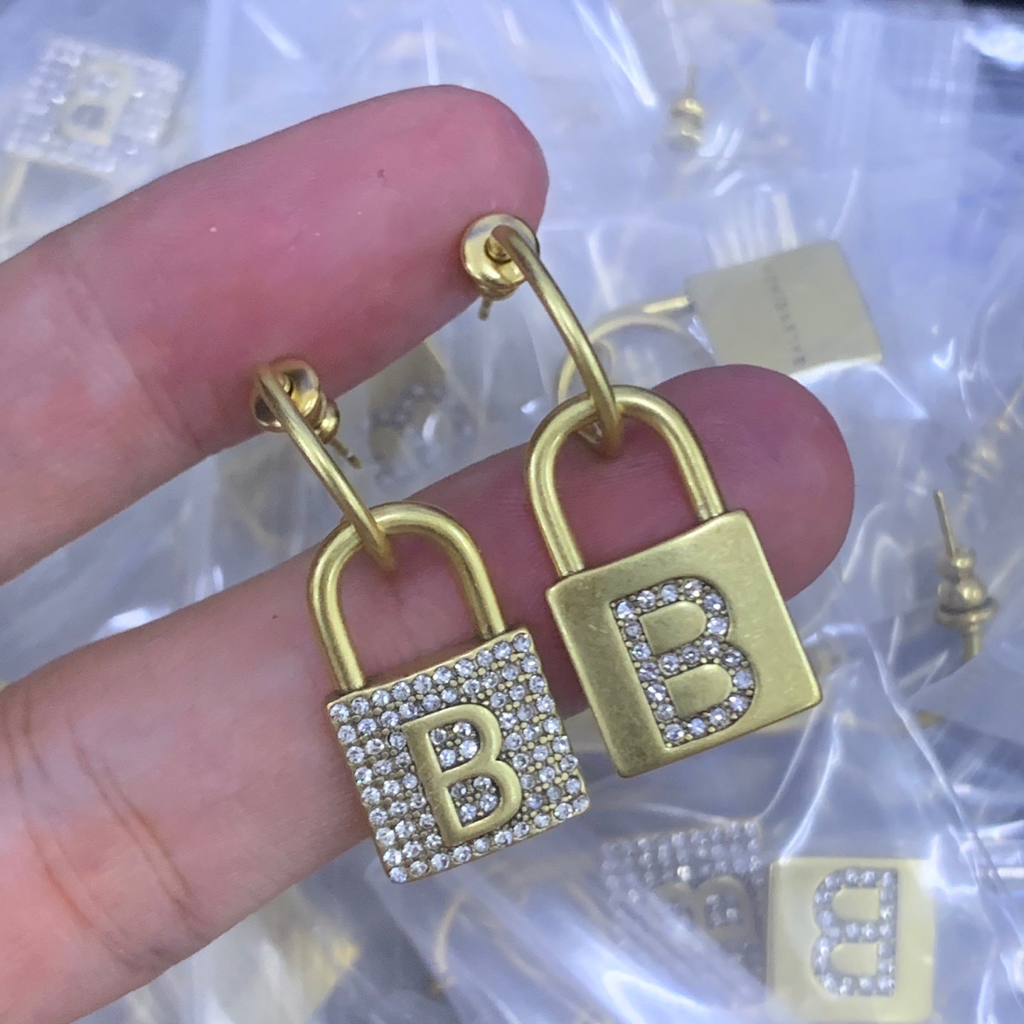 LuxluxHouse Low Price And High Quality Accessories Balenciaga