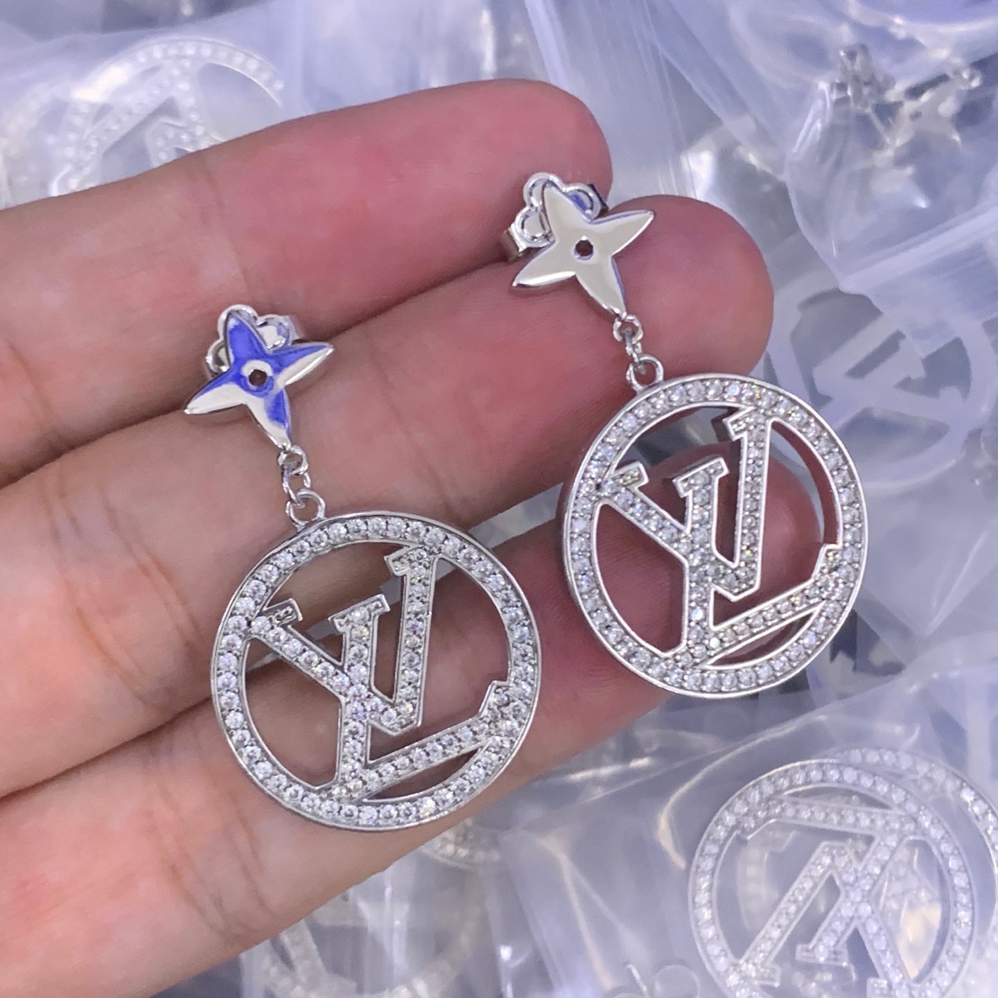 LuxluxHouse Low Price And High Quality Accessories Louis Vuitton