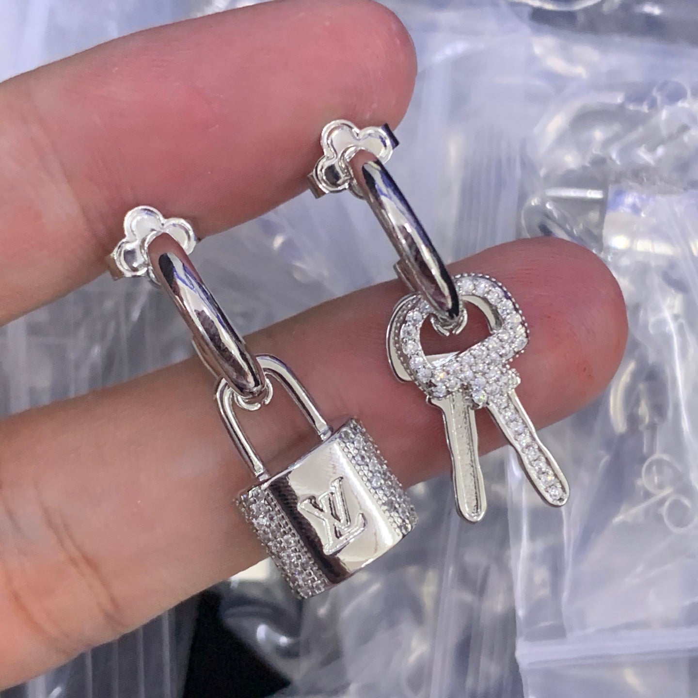 LuxluxHouse Low Price And High Quality Accessories Louis Vuitton