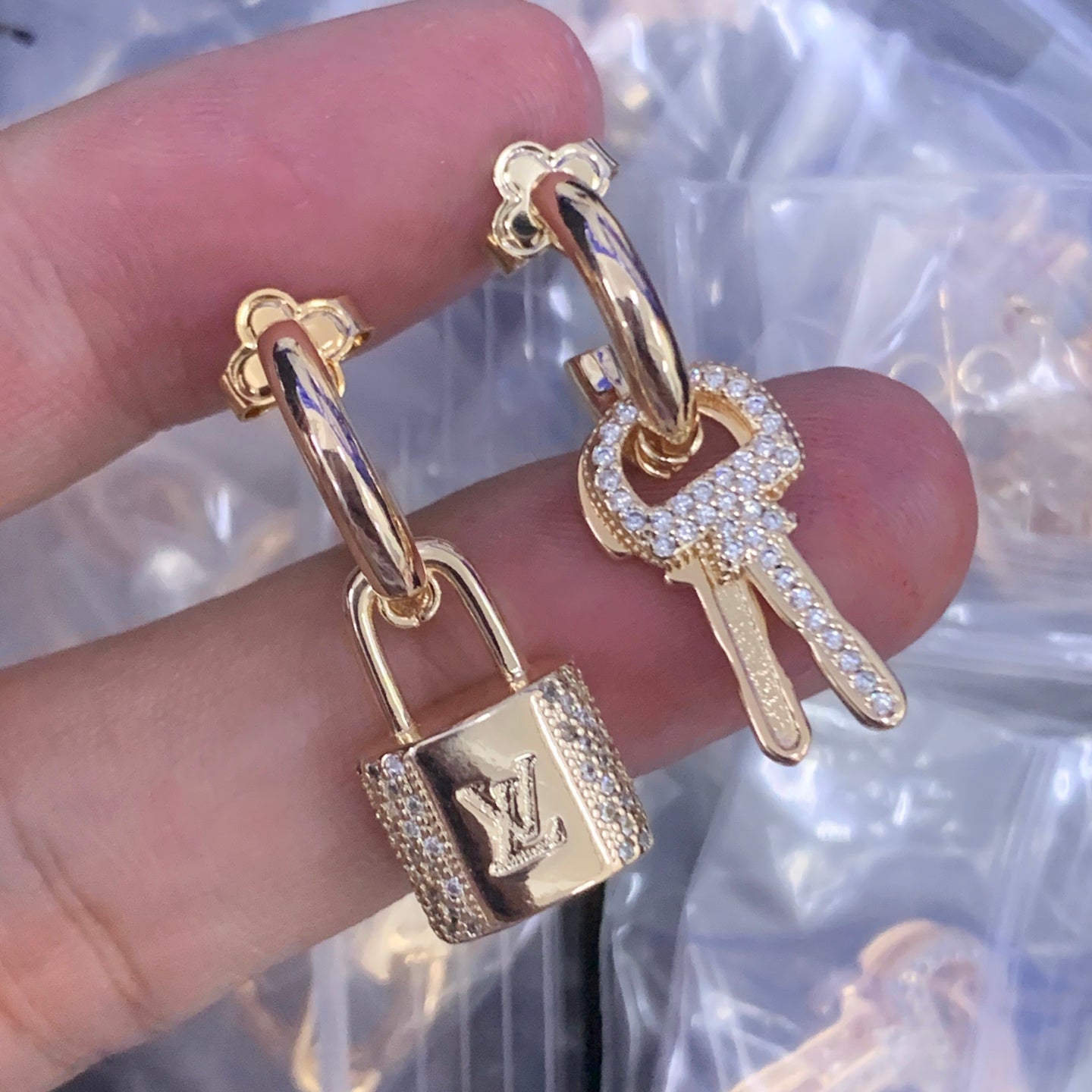 LuxluxHouse Low Price And High Quality Accessories Louis Vuitton