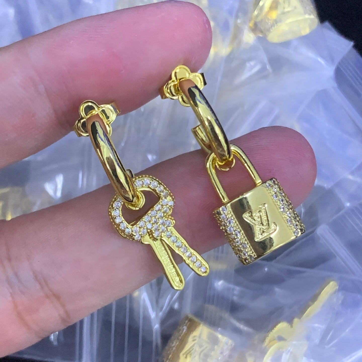 LuxluxHouse Low Price And High Quality Accessories Louis Vuitton
