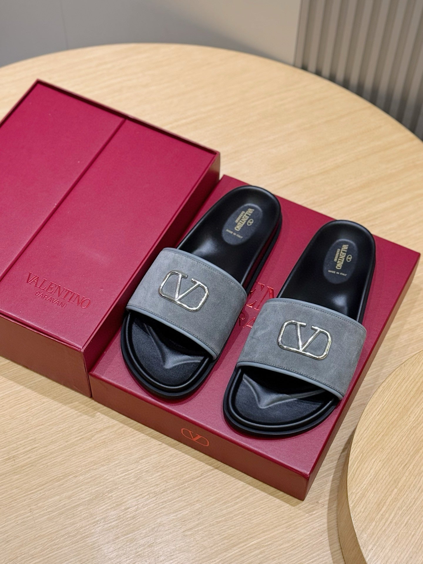 LuxluxHouse Best Quality Sandals Valentino