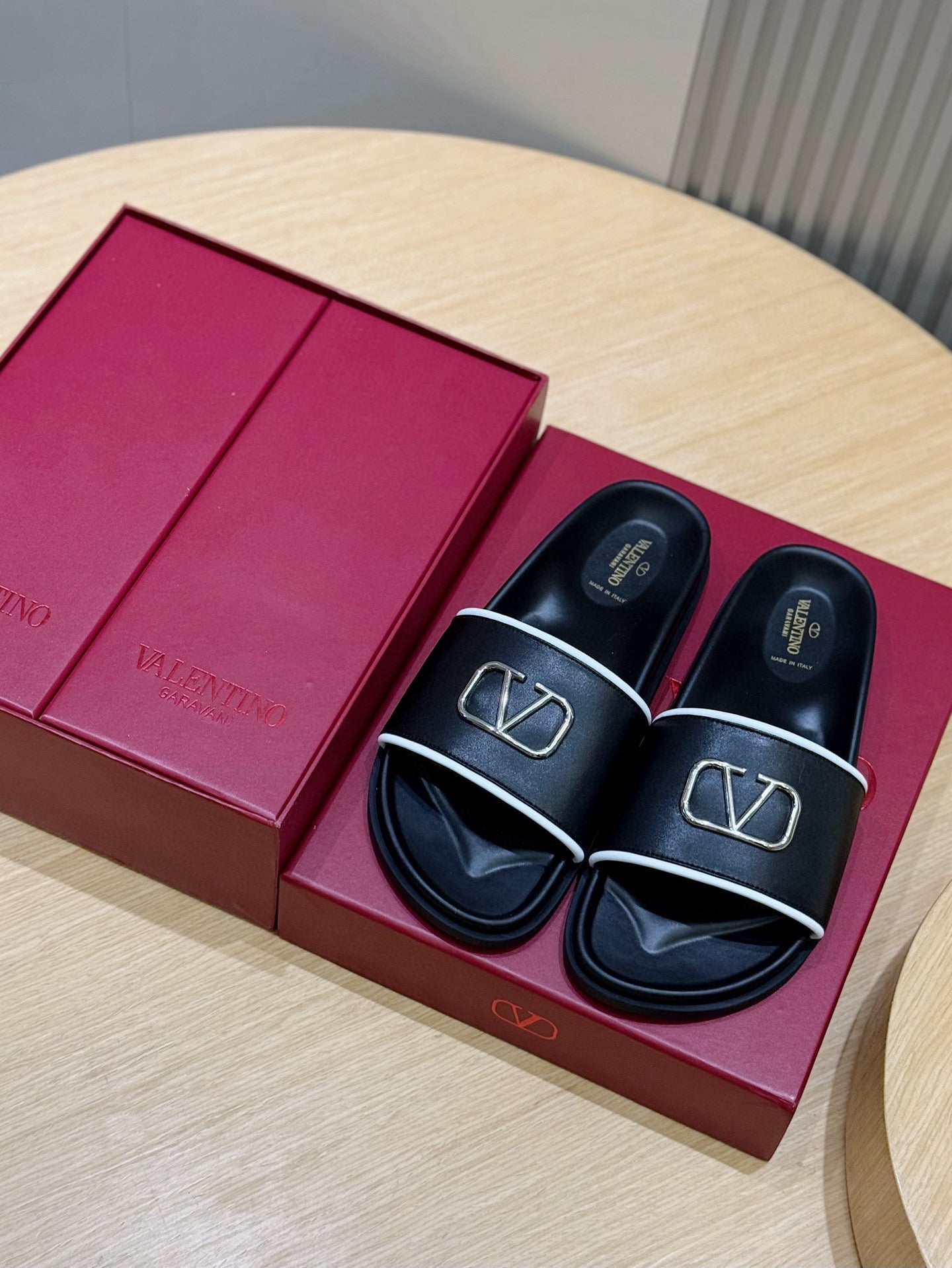 LuxluxHouse Best Quality Sandals Valentino