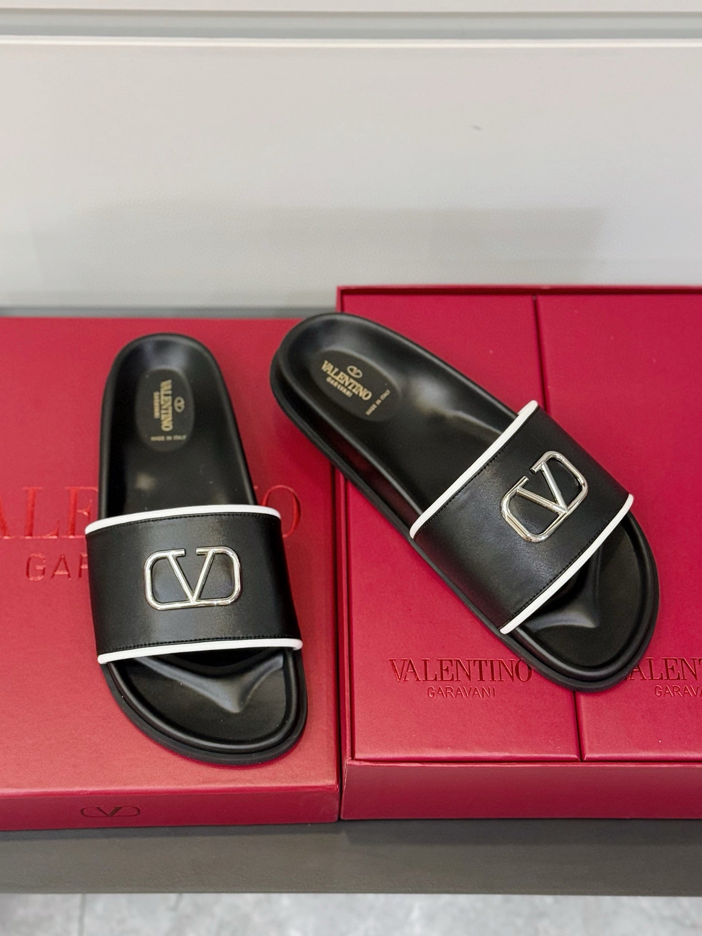 LuxluxHouse Best Quality Sandals Valentino
