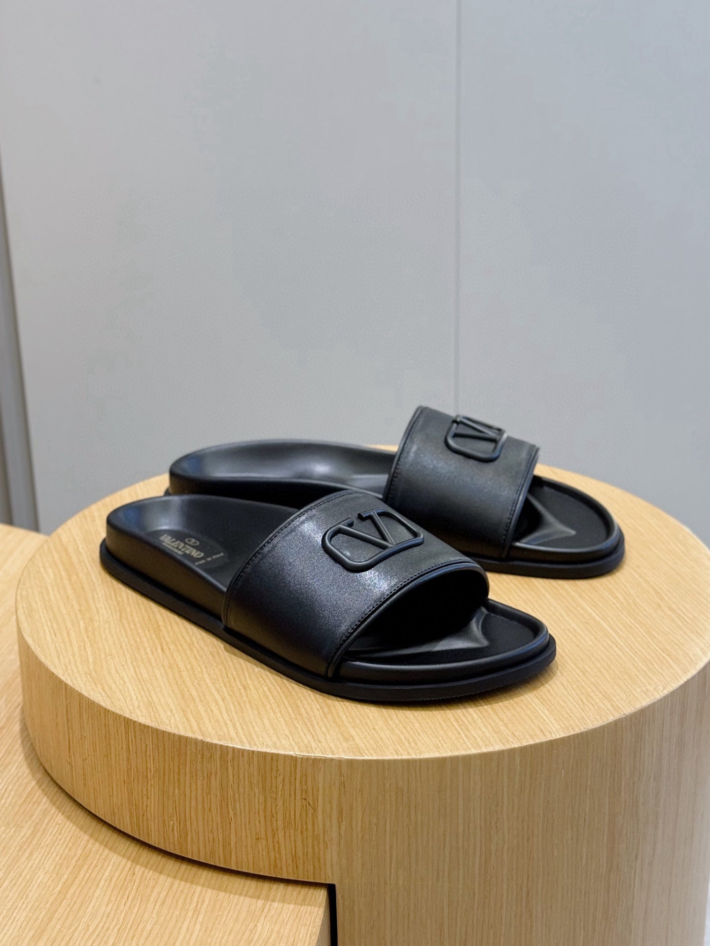 LuxluxHouse Best Quality Sandals Valentino