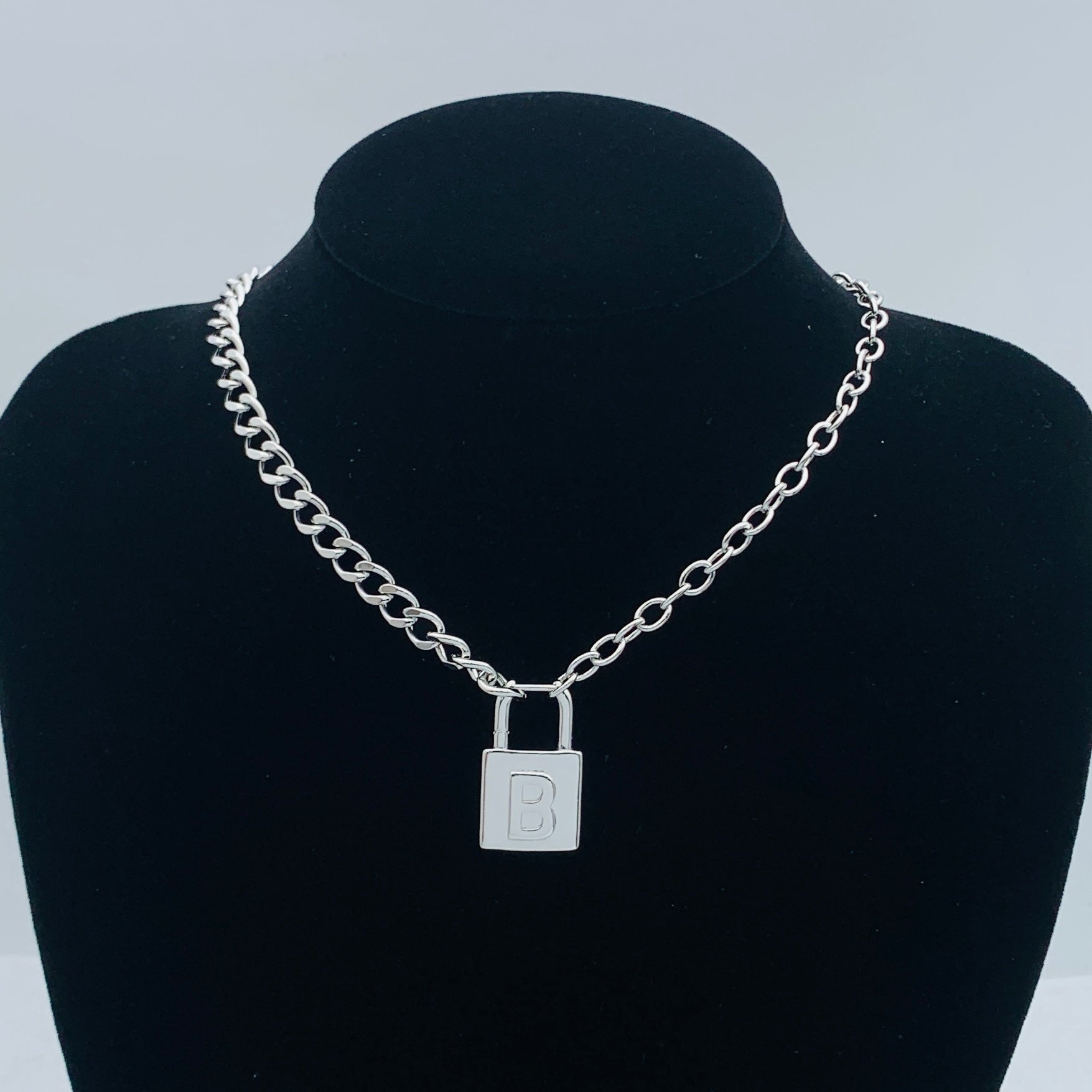 LuxluxHouse Low Price And High Quality Accessories Balenciaga