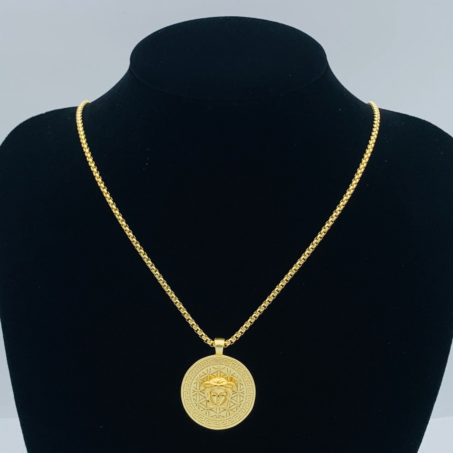 LuxluxHouse Low Price And High Quality Accessories Versace