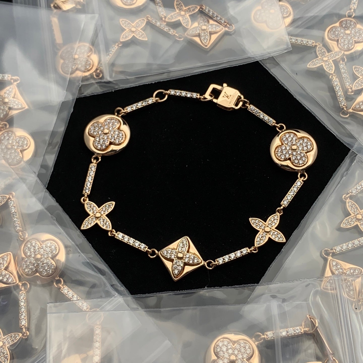 LuxluxHouse Low Price And High Quality Accessories Louis Vuitton