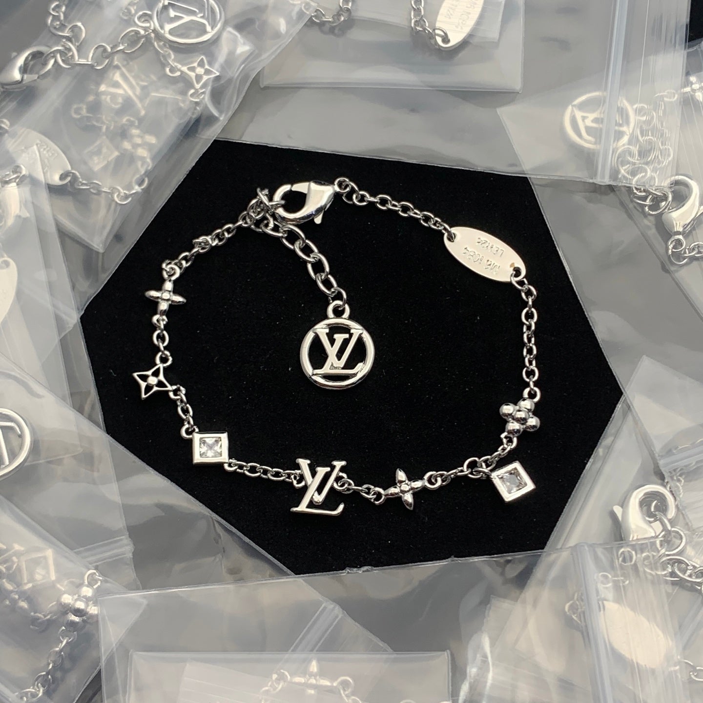 LuxluxHouse Low Price And High Quality Accessories Louis Vuitton