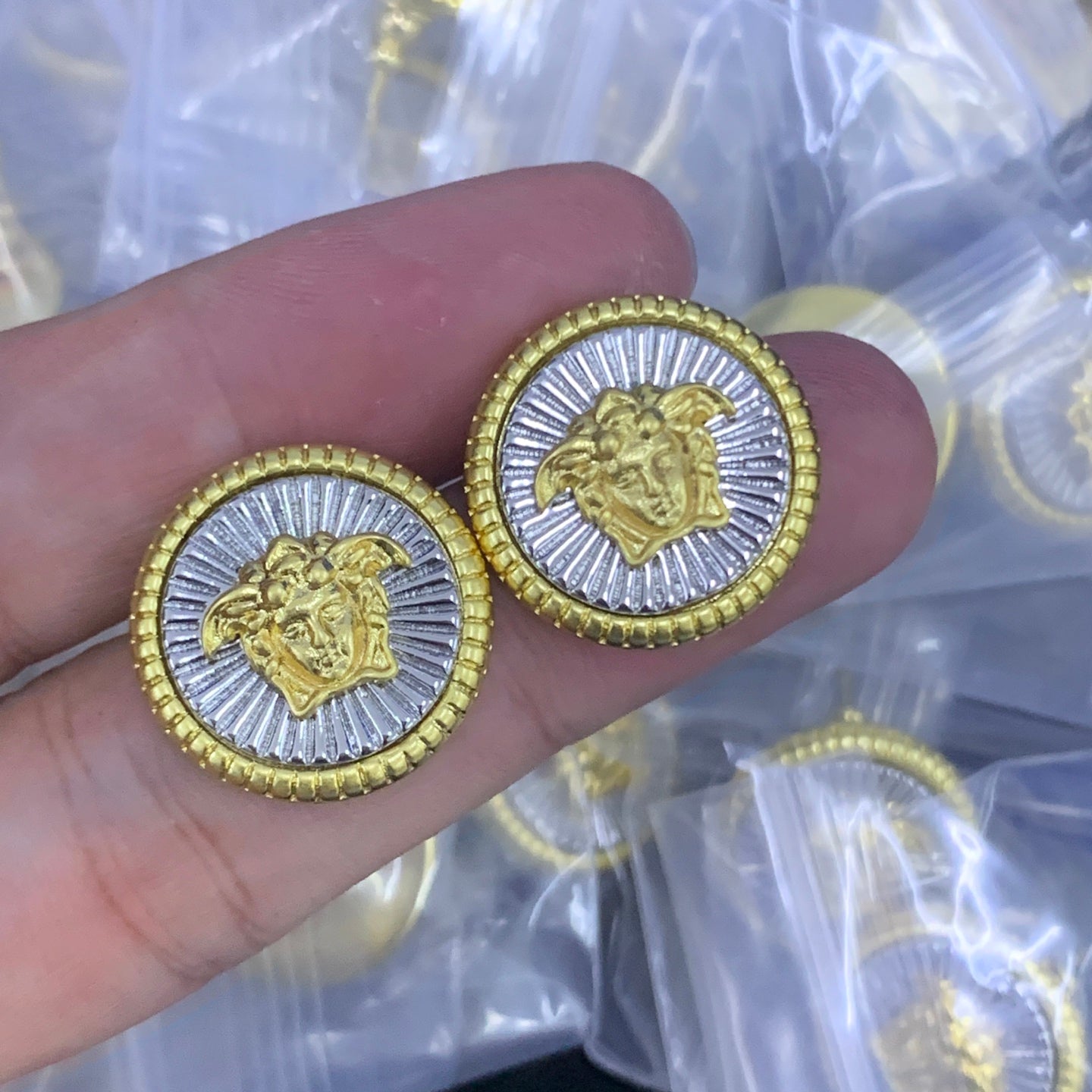 LuxluxHouse Low Price And High Quality Accessories Versace