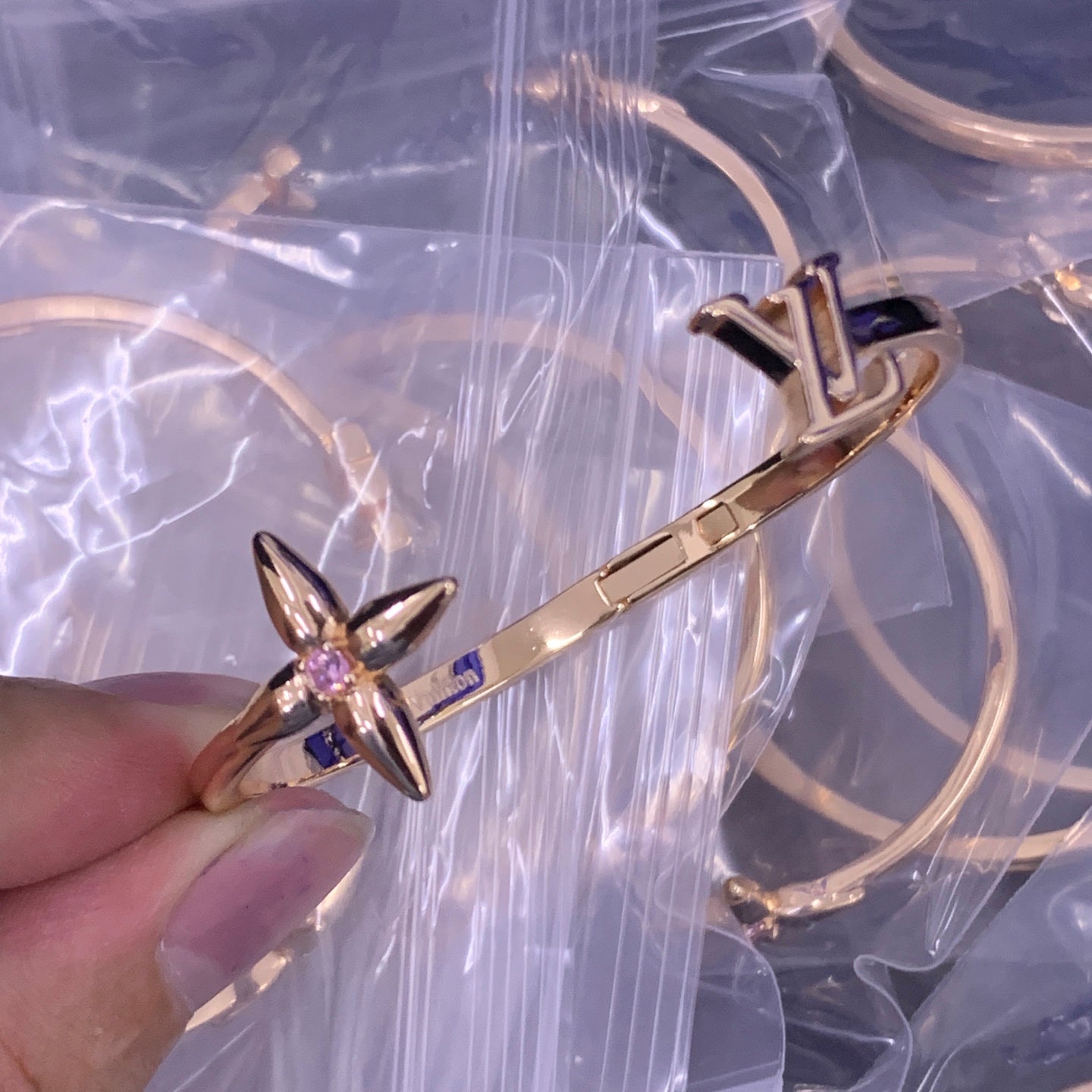 LuxluxHouse Low Price And High Quality Accessories Louis Vuitton