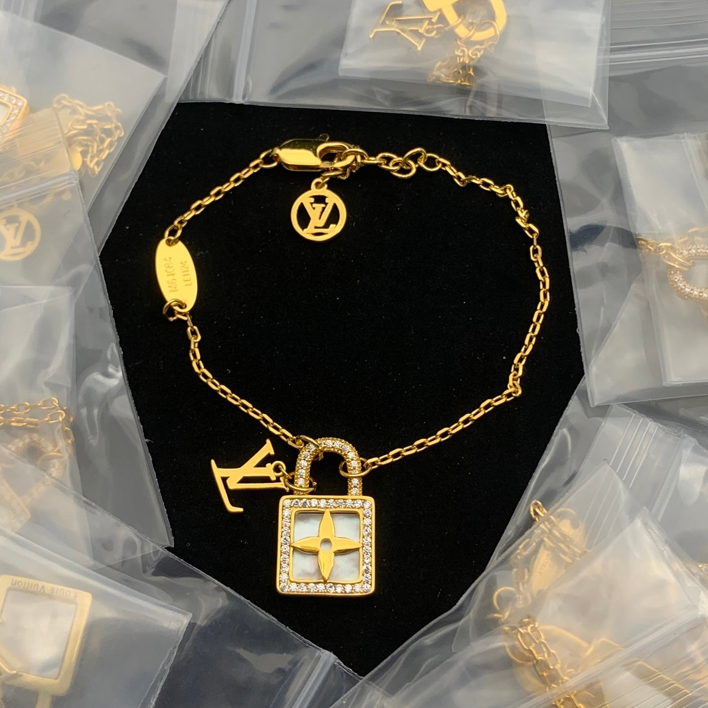 LuxluxHouse Low Price And High Quality Accessories Louis Vuitton