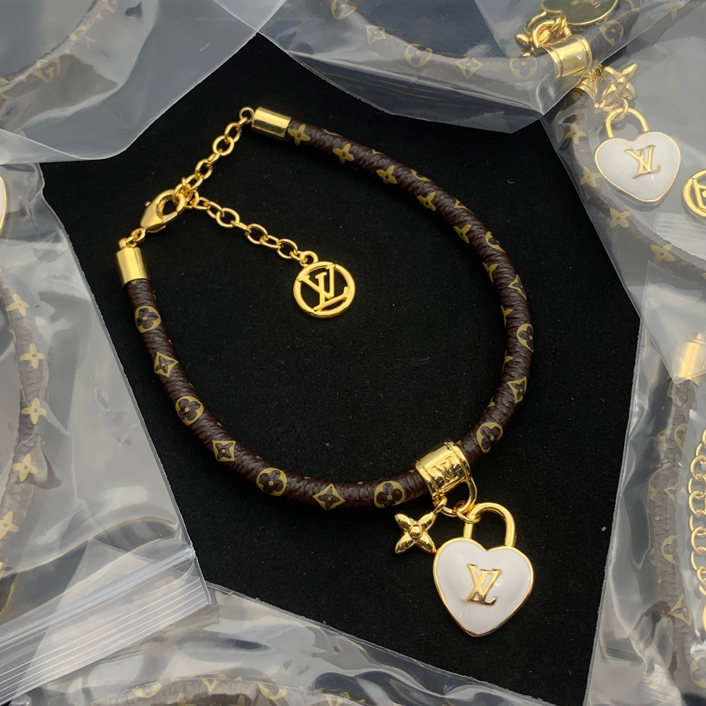 LuxluxHouse Low Price And High Quality Accessories Louis Vuitton