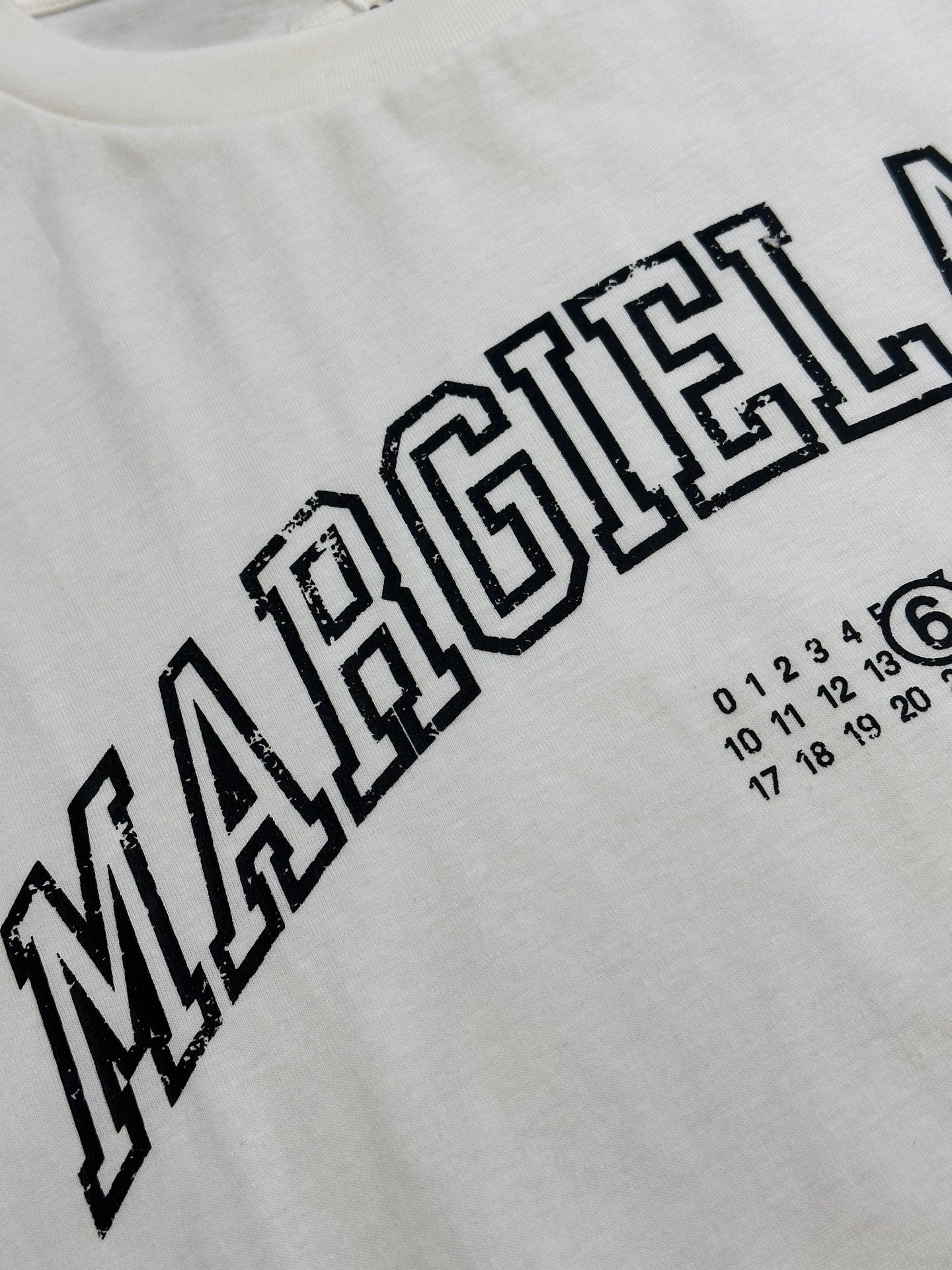 LuxluxHouse Best Quality Clothes T-shirt Chanel & Maison Margiela