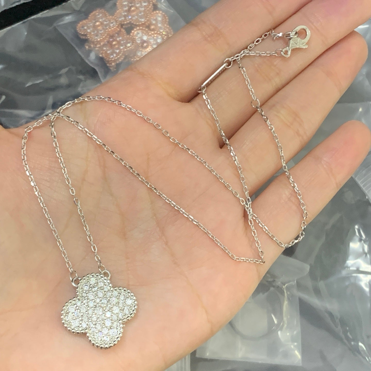 LuxluxHouse Low Price And High Quality Accessories Van Cleef & Arpels