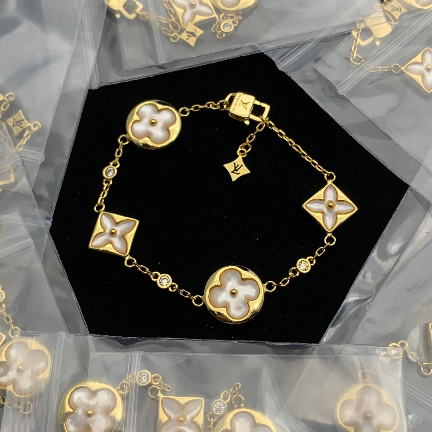 LuxluxHouse Low Price And High Quality Accessories Louis Vuitton