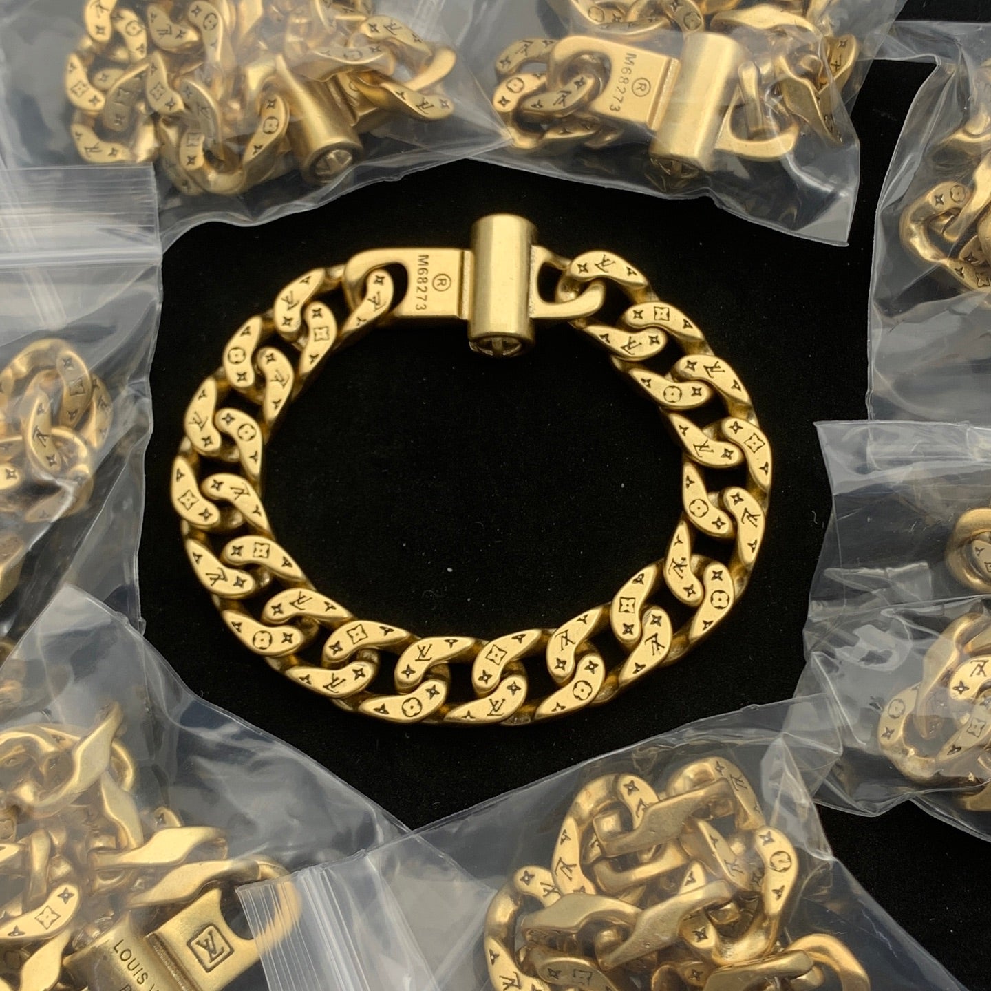 LuxluxHouse Low Price And High Quality Accessories Louis Vuitton