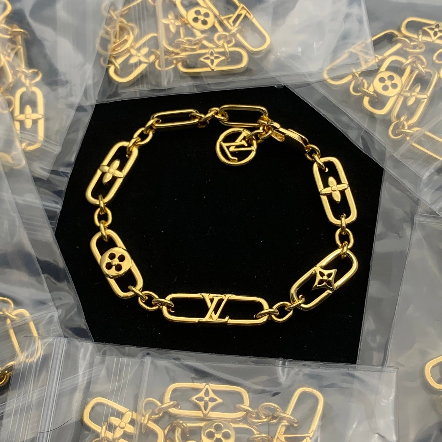 LuxluxHouse Low Price And High Quality Accessories Louis Vuitton