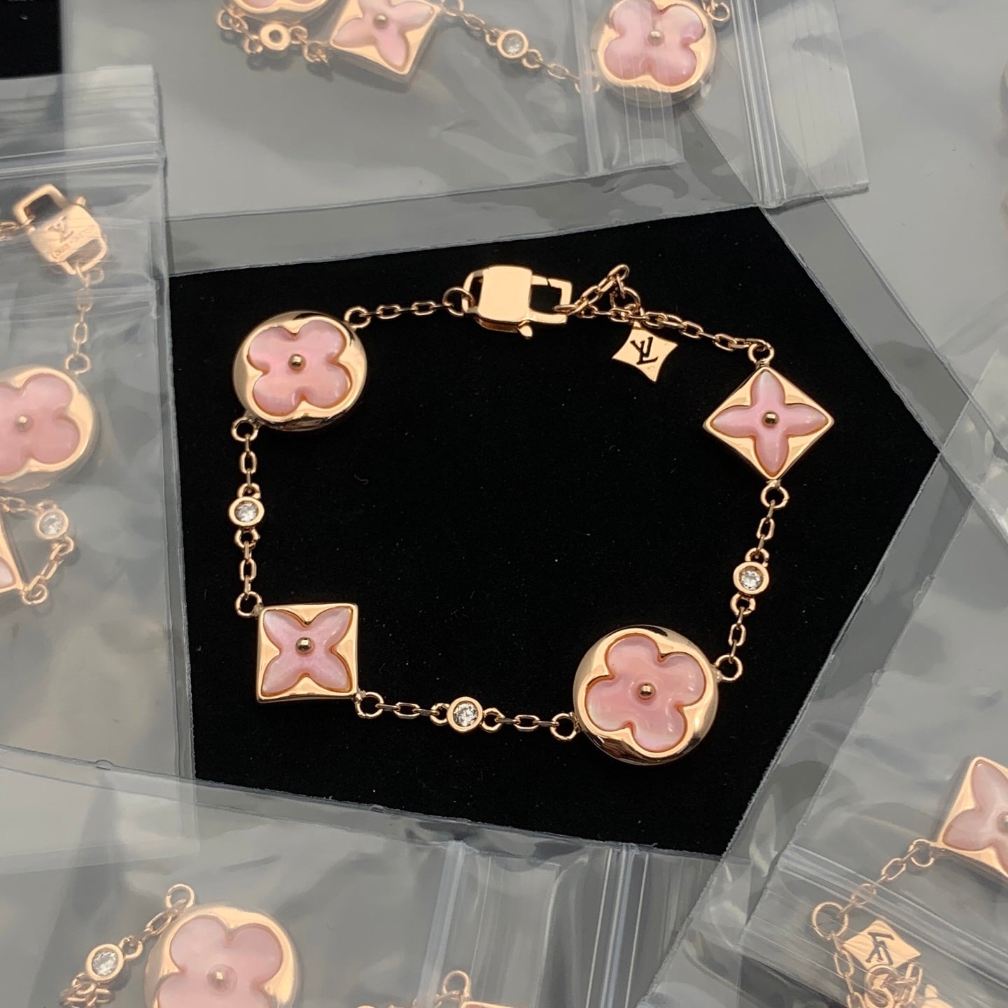 LuxluxHouse Low Price And High Quality Accessories Louis Vuitton