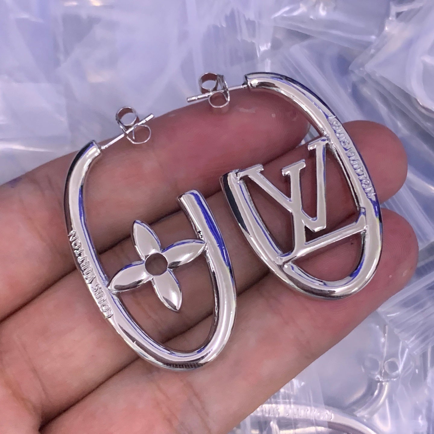 LuxluxHouse Low Price And High Quality Accessories Louis Vuitton