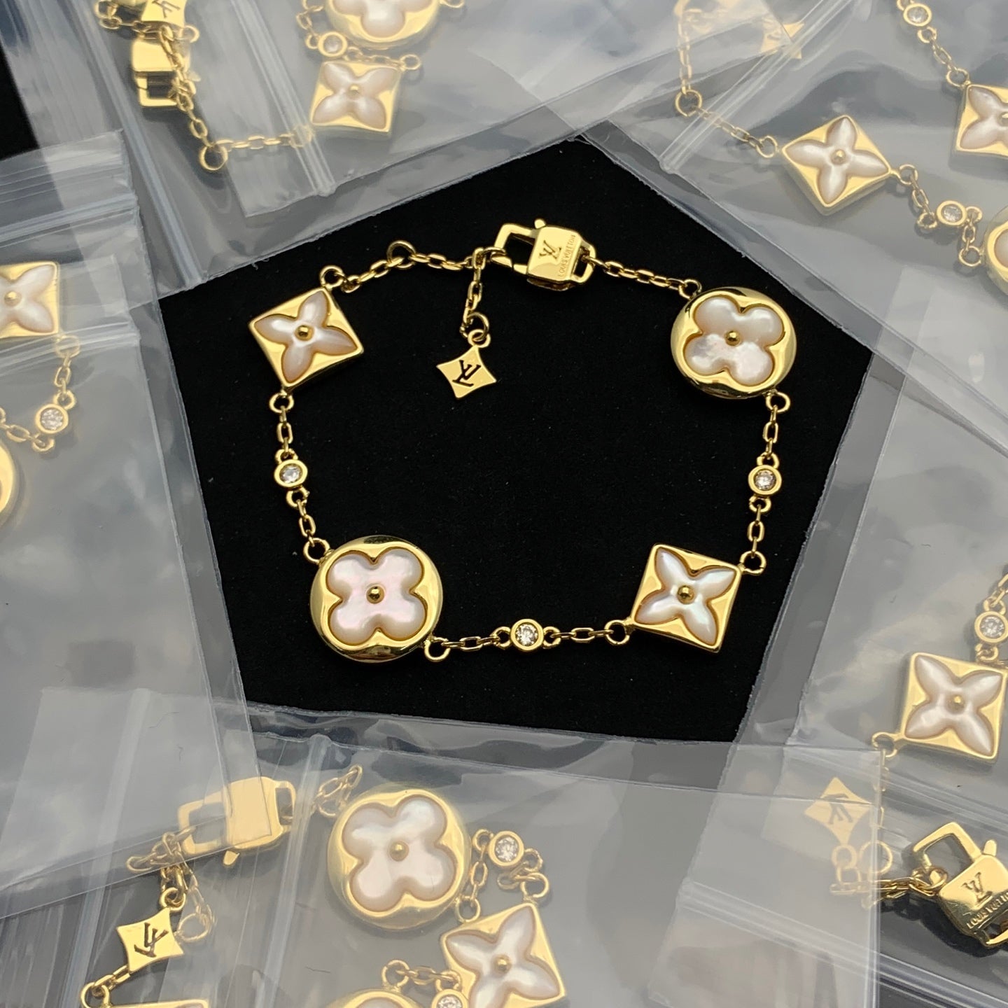 LuxluxHouse Low Price And High Quality Accessories Louis Vuitton