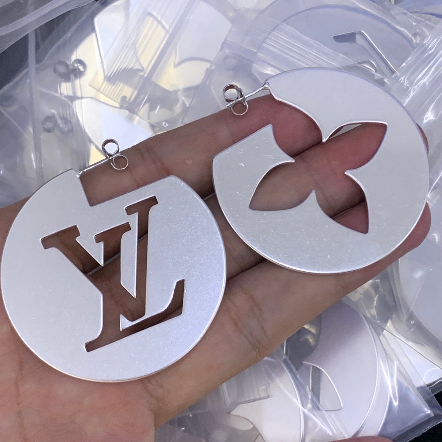 LuxluxHouse Low Price And High Quality Accessories Louis Vuitton