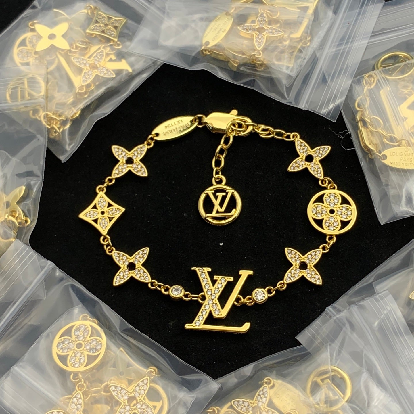 LuxluxHouse Low Price And High Quality Accessories Louis Vuitton