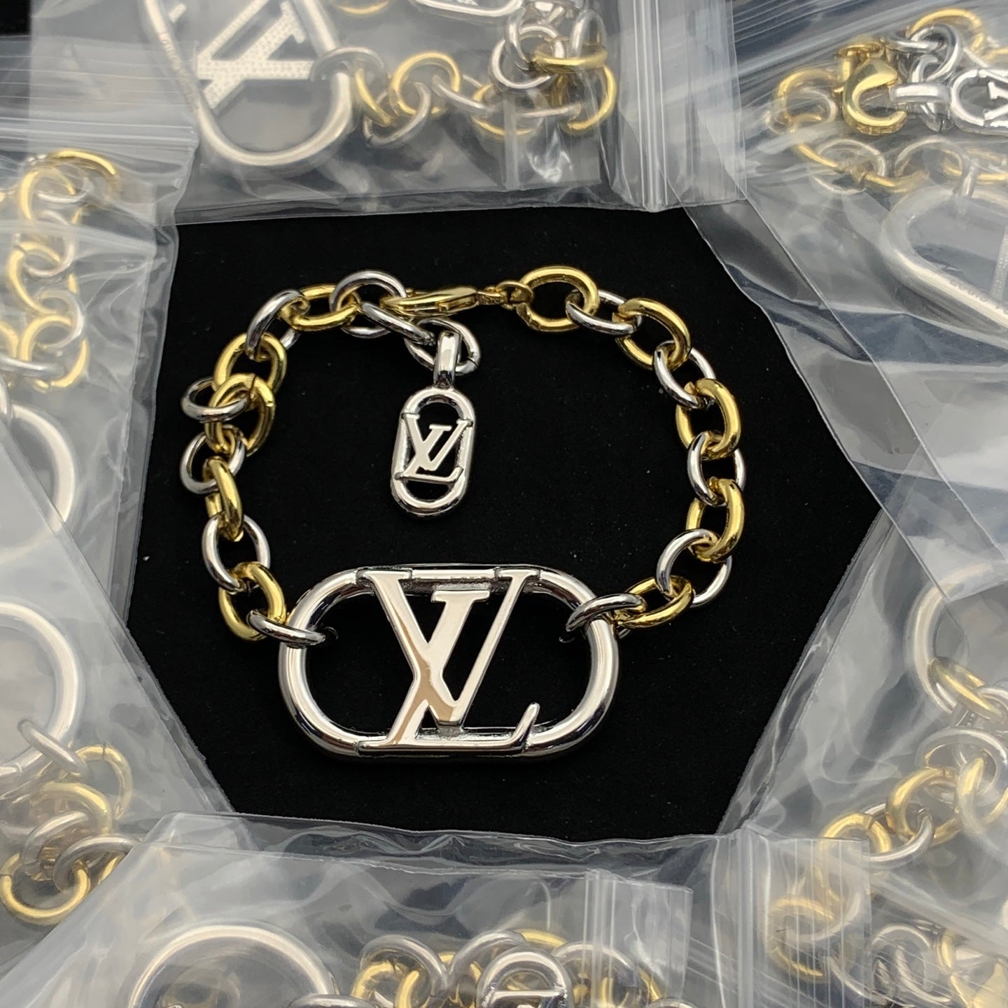 LuxluxHouse Low Price And High Quality Accessories Louis Vuitton