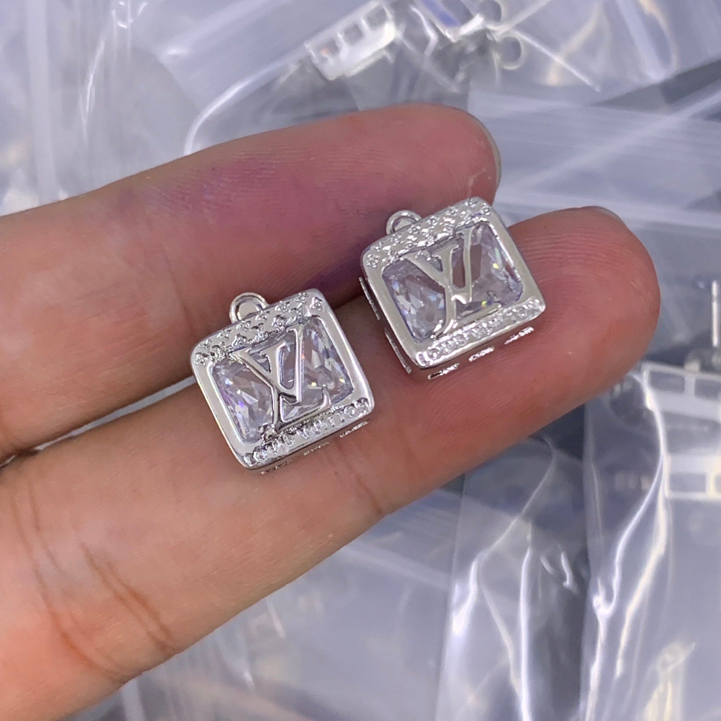 LuxluxHouse Low Price And High Quality Accessories Louis Vuitton