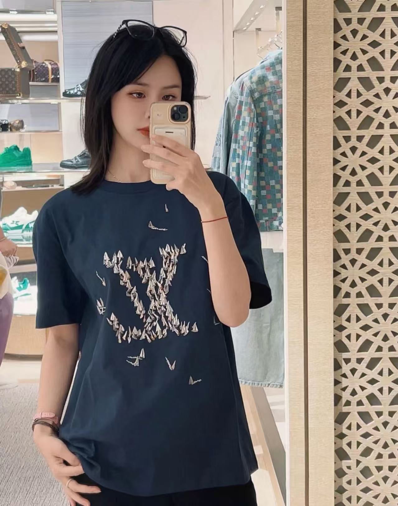 LuxluxHouse Best Quality Clothes T-shirt Louis Vuitton