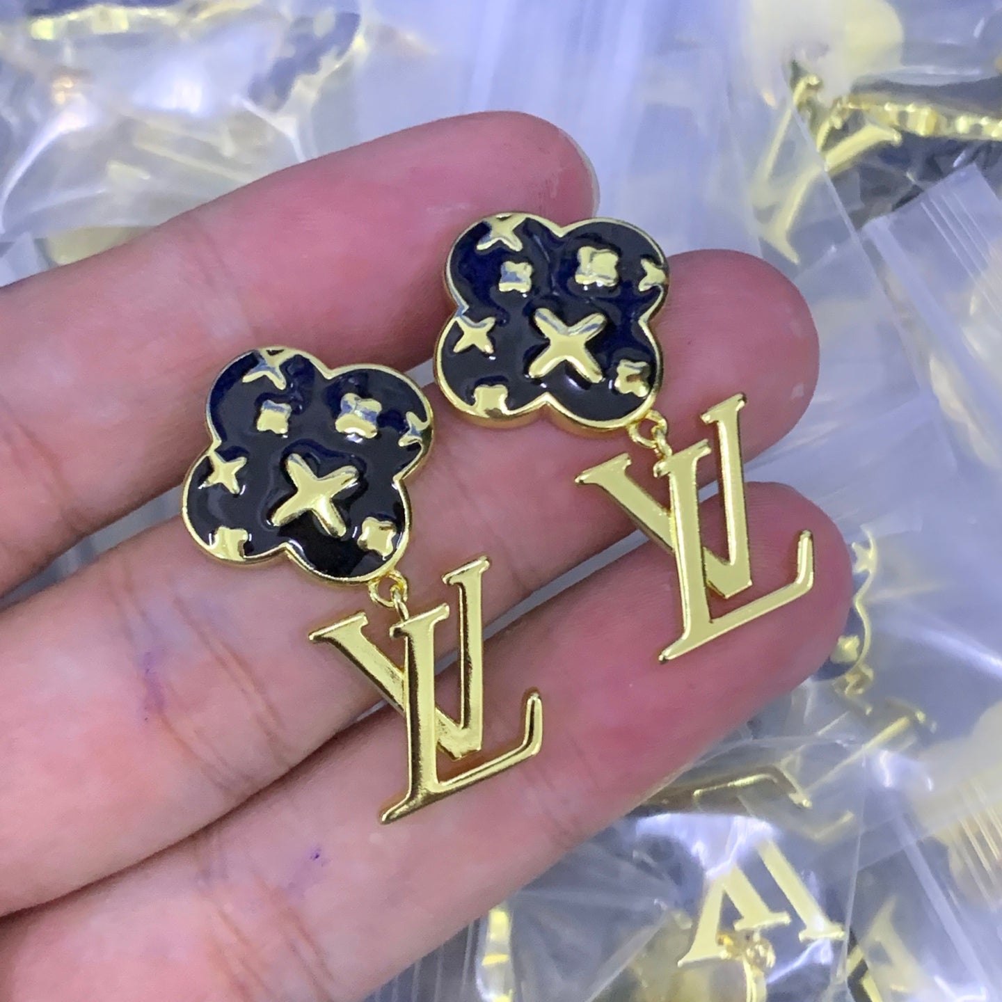 LuxluxHouse Low Price And High Quality Accessories Louis Vuitton