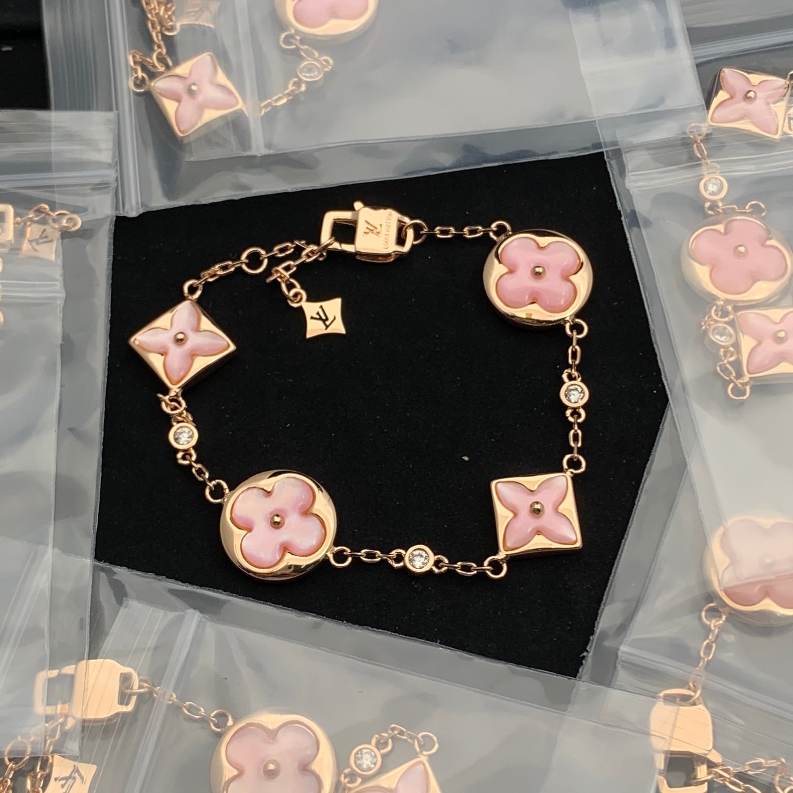 LuxluxHouse Low Price And High Quality Accessories Louis Vuitton