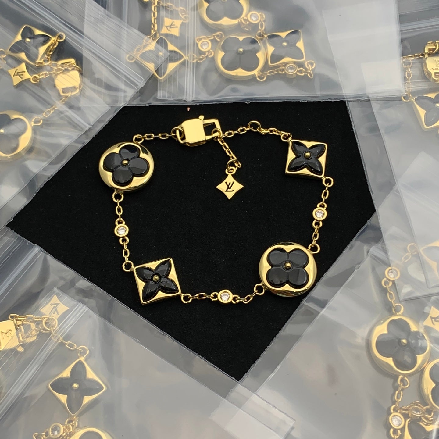 LuxluxHouse Low Price And High Quality Accessories Louis Vuitton