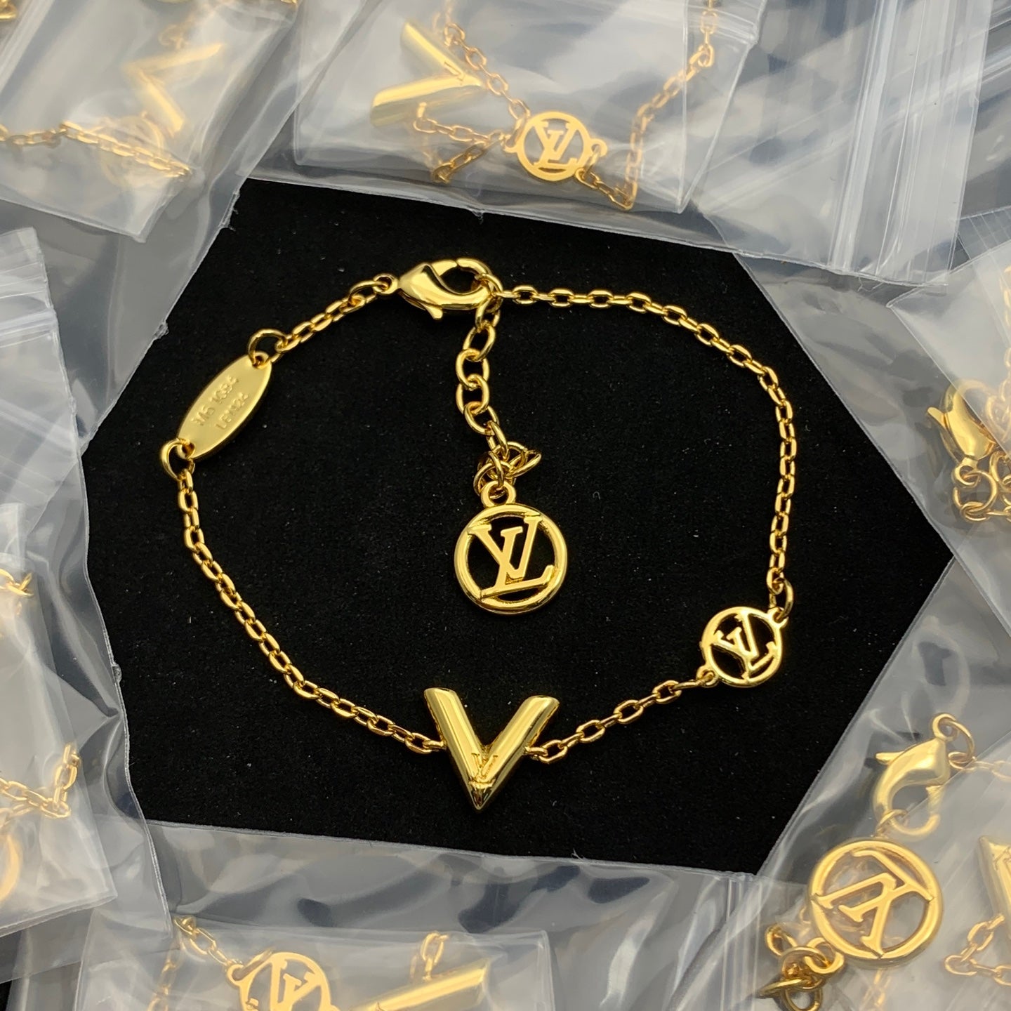 LuxluxHouse Low Price And High Quality Accessories Louis Vuitton