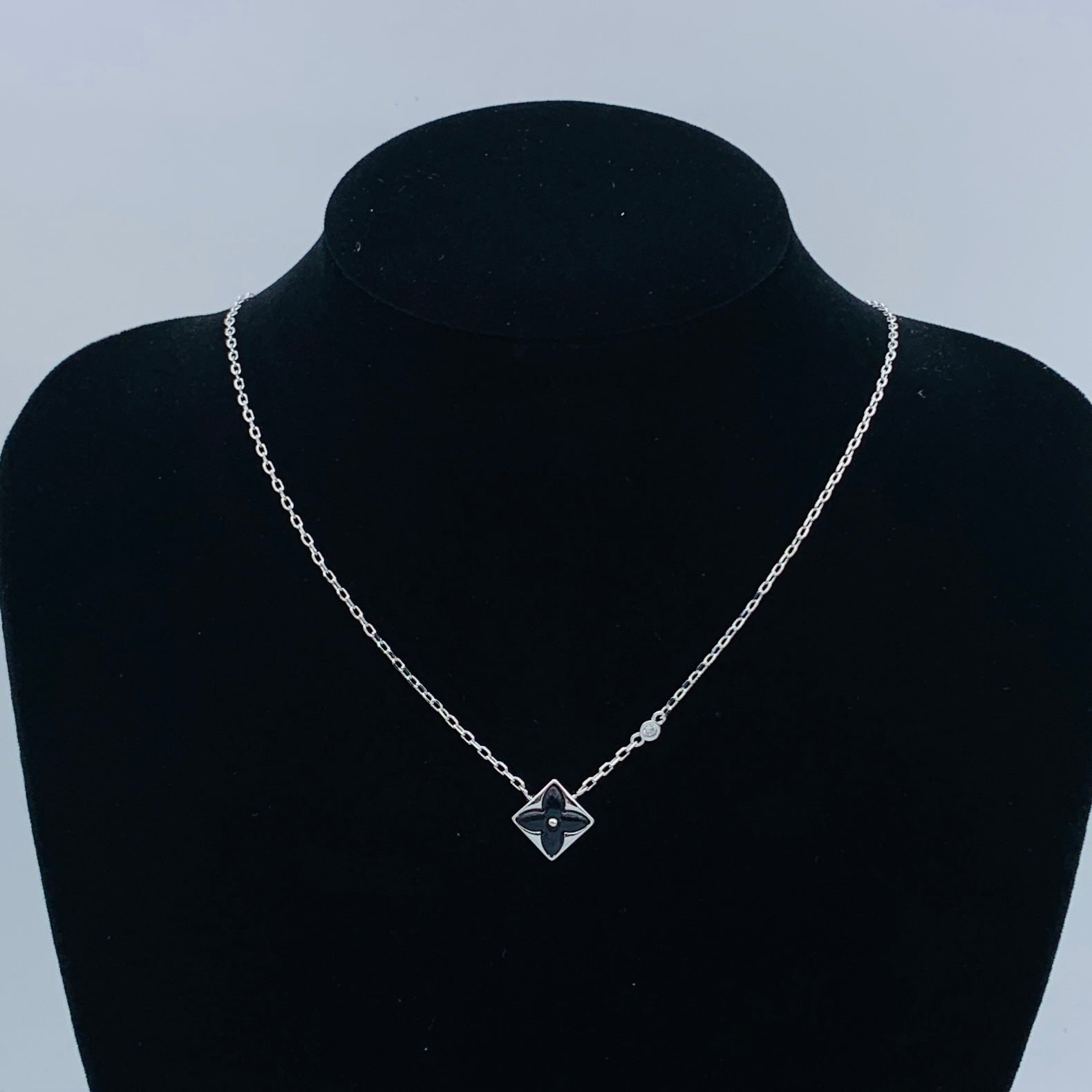LuxluxHouse Low Price And High Quality Accessories Louis Vuitton