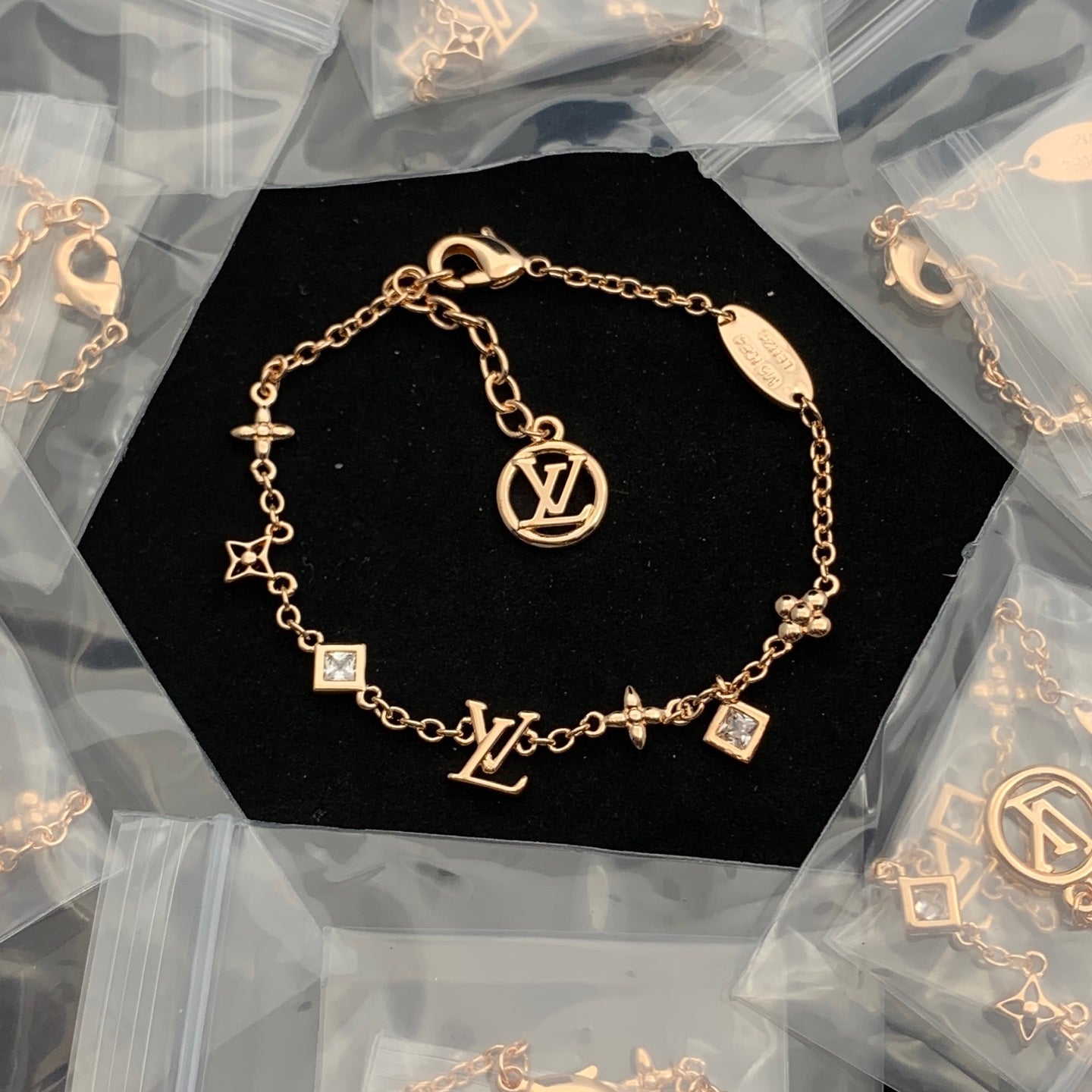LuxluxHouse Low Price And High Quality Accessories Louis Vuitton