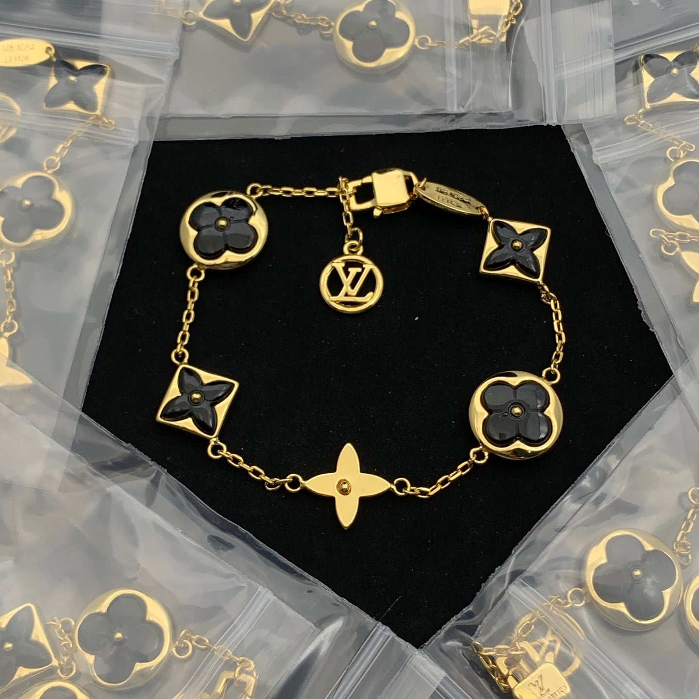 LuxluxHouse Low Price And High Quality Accessories Louis Vuitton