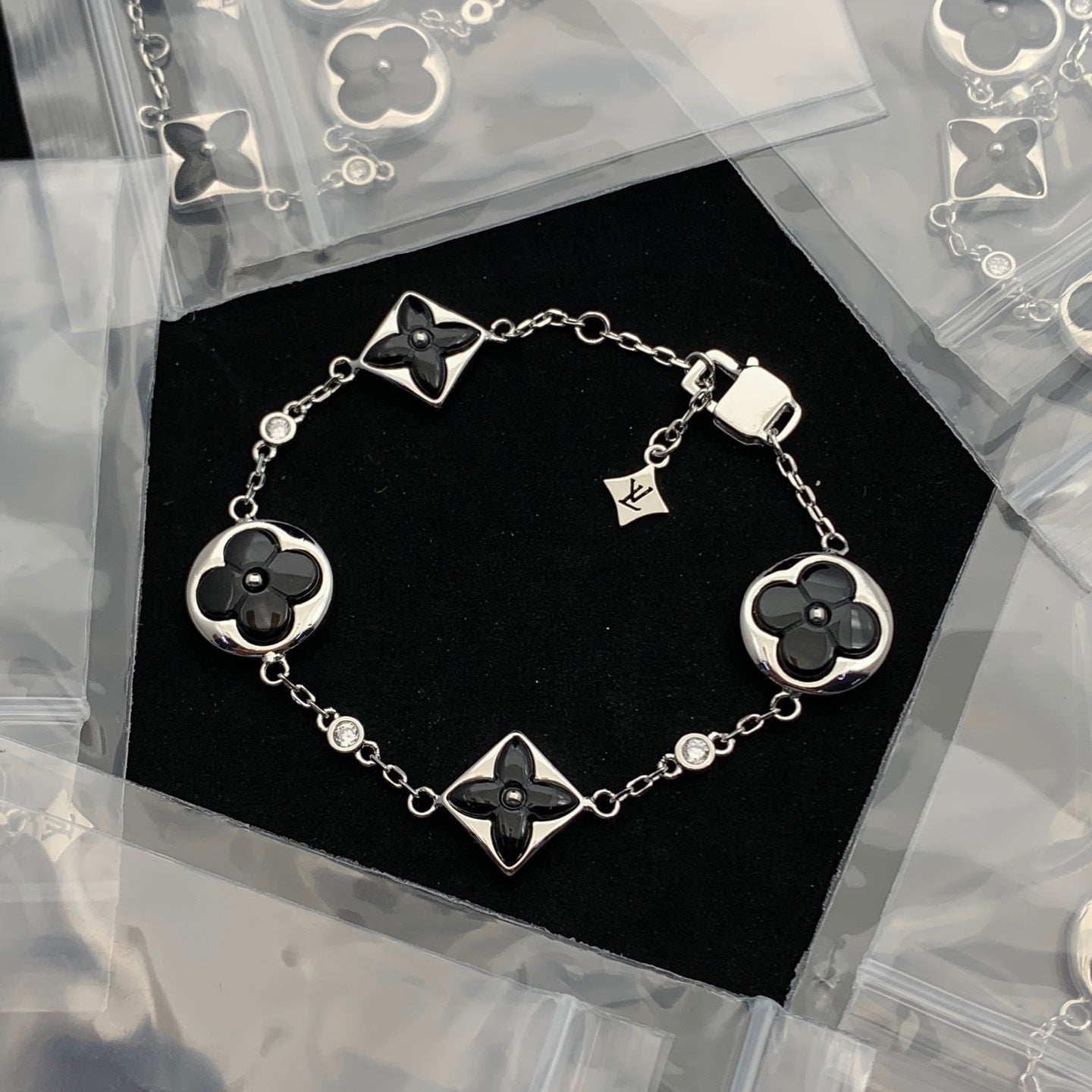 LuxluxHouse Low Price And High Quality Accessories Louis Vuitton