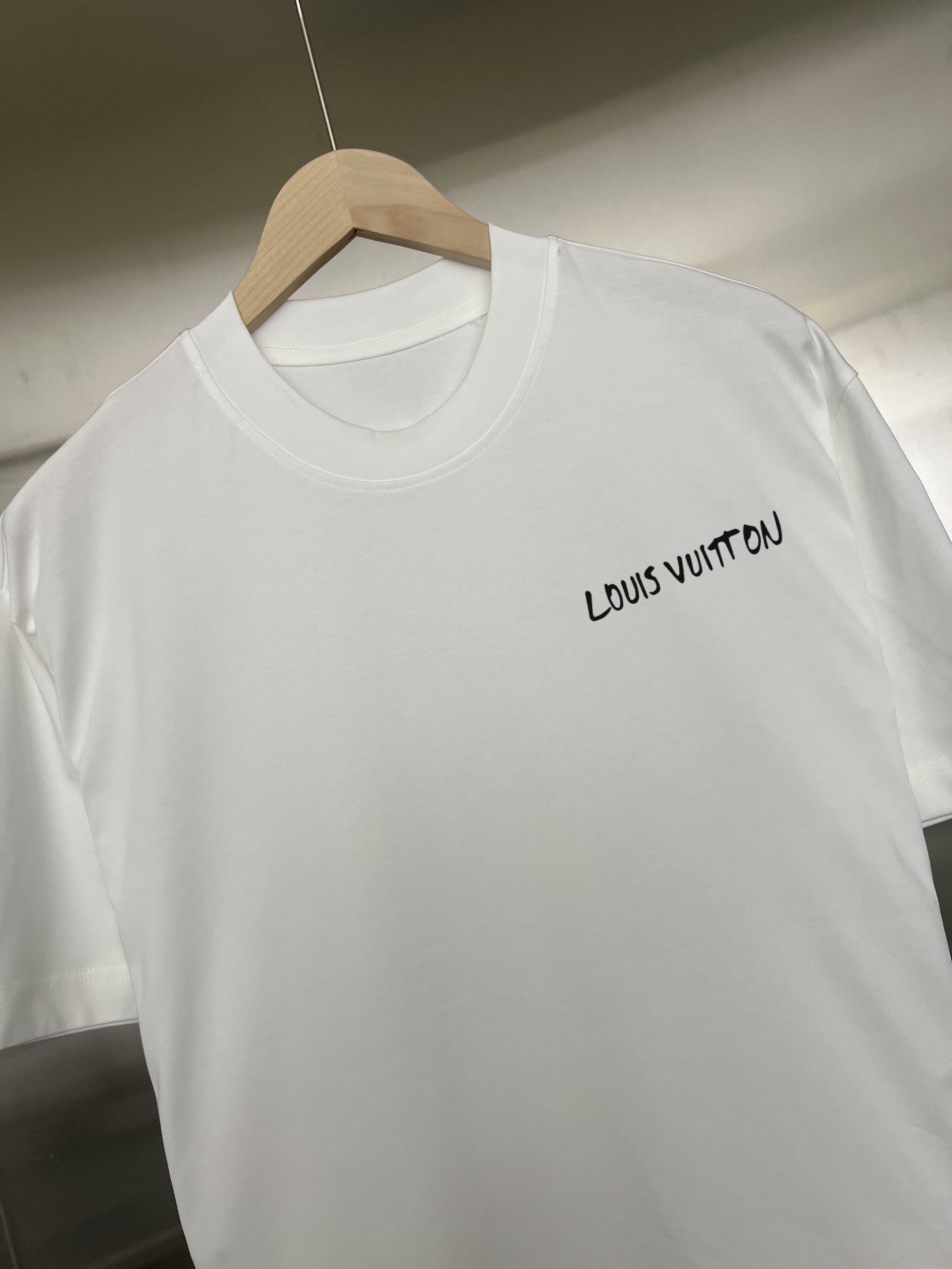 LuxluxHouse Best Quality Clothes T-shirt Louis Vuitton